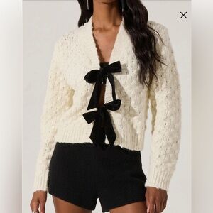 ASTR The Label Off-White Wool Blend Cardigan Velvet Bow Detail Chunky Knit Large